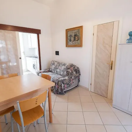 Locazione Turistica Azzurra * Casa Arletta