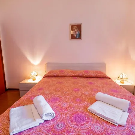 Locazione Turistica Azzurra 度假居 Casa Arletta