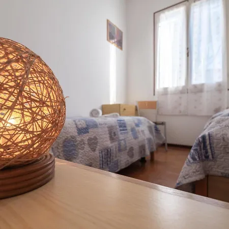 Locazione Turistica Azzurra 度假居 Casa Arletta
